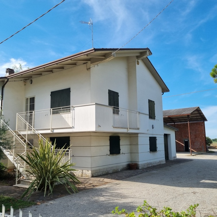 Casa con terreno agricolo